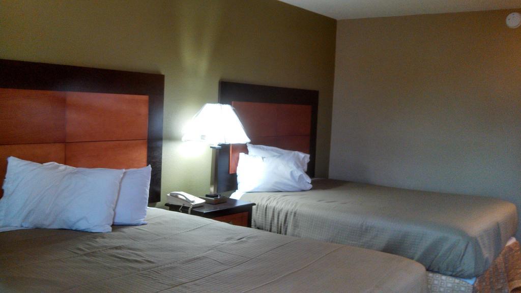 Shell Lake Relax Inn Heth الغرفة الصورة